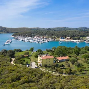 https://apartmani-mirna-luka.in-istria.net
