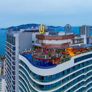 https://regalia-gold.nhatrangbesthotels.com
