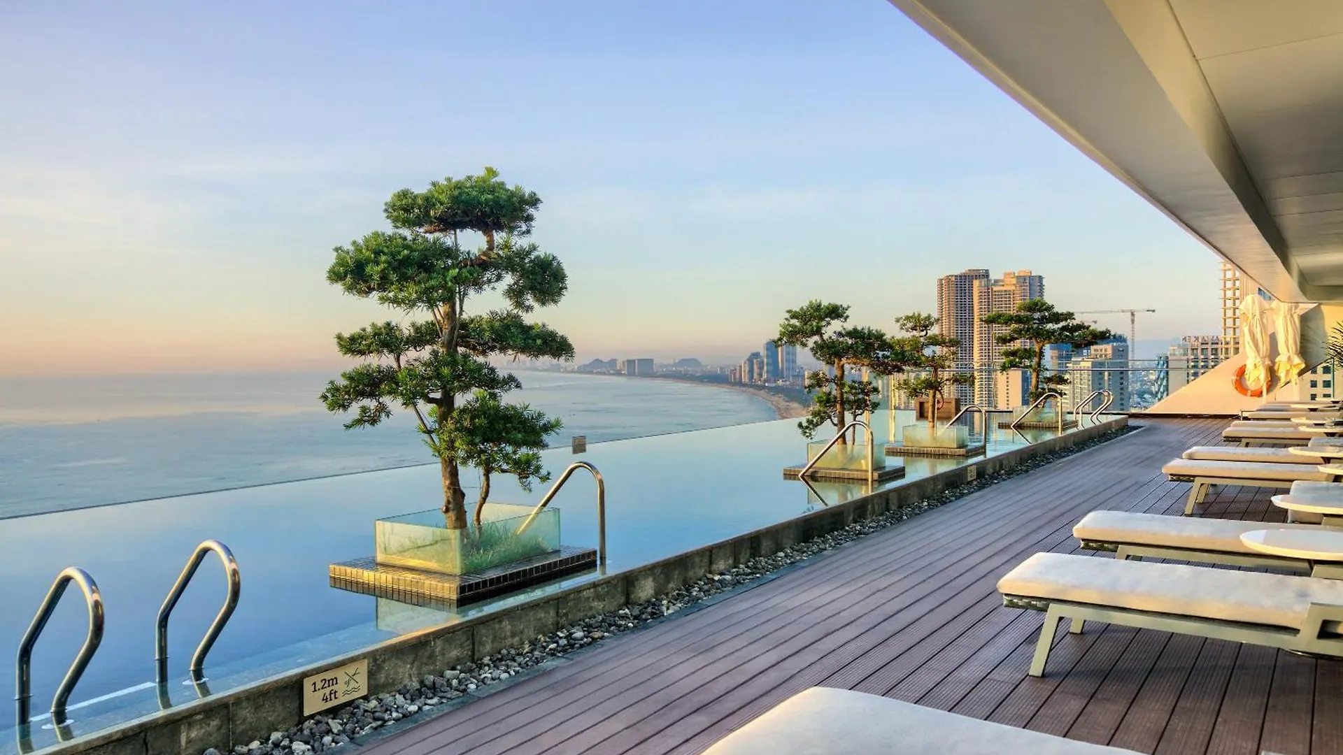 Hilton Garden Inn Da Nang 4*,  Vietnam